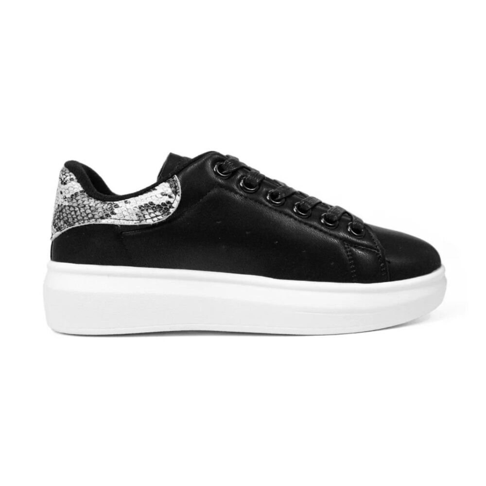 NWT Seven7 Miki Sneaker in Black Snake size 8